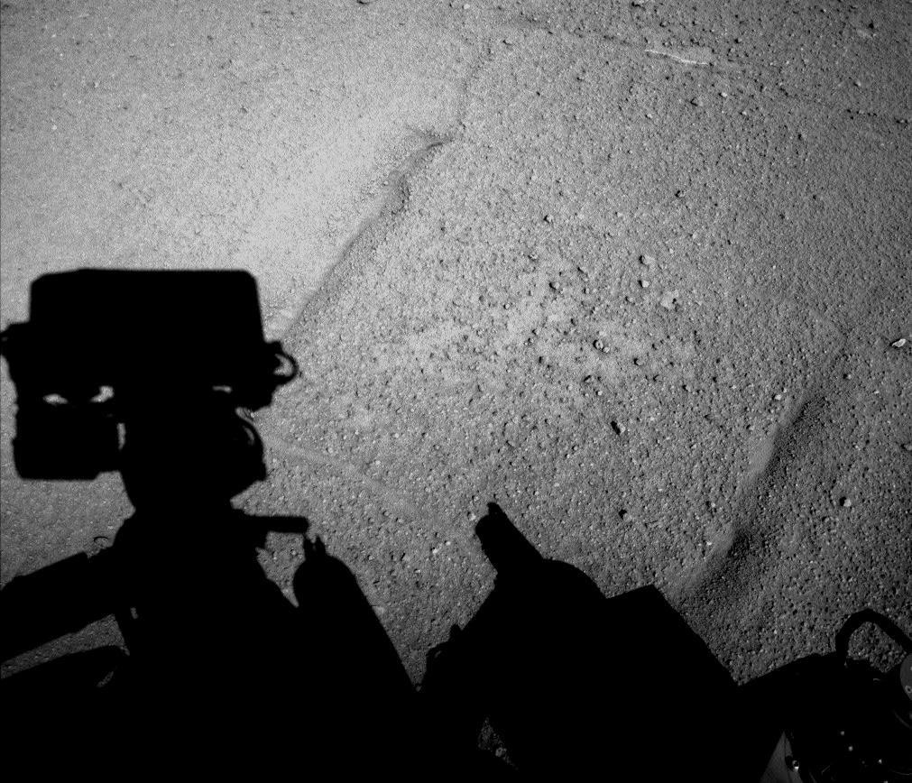 Curiosity Rover Drives Backward on Mars to Reduce Wheel Wear and Tear